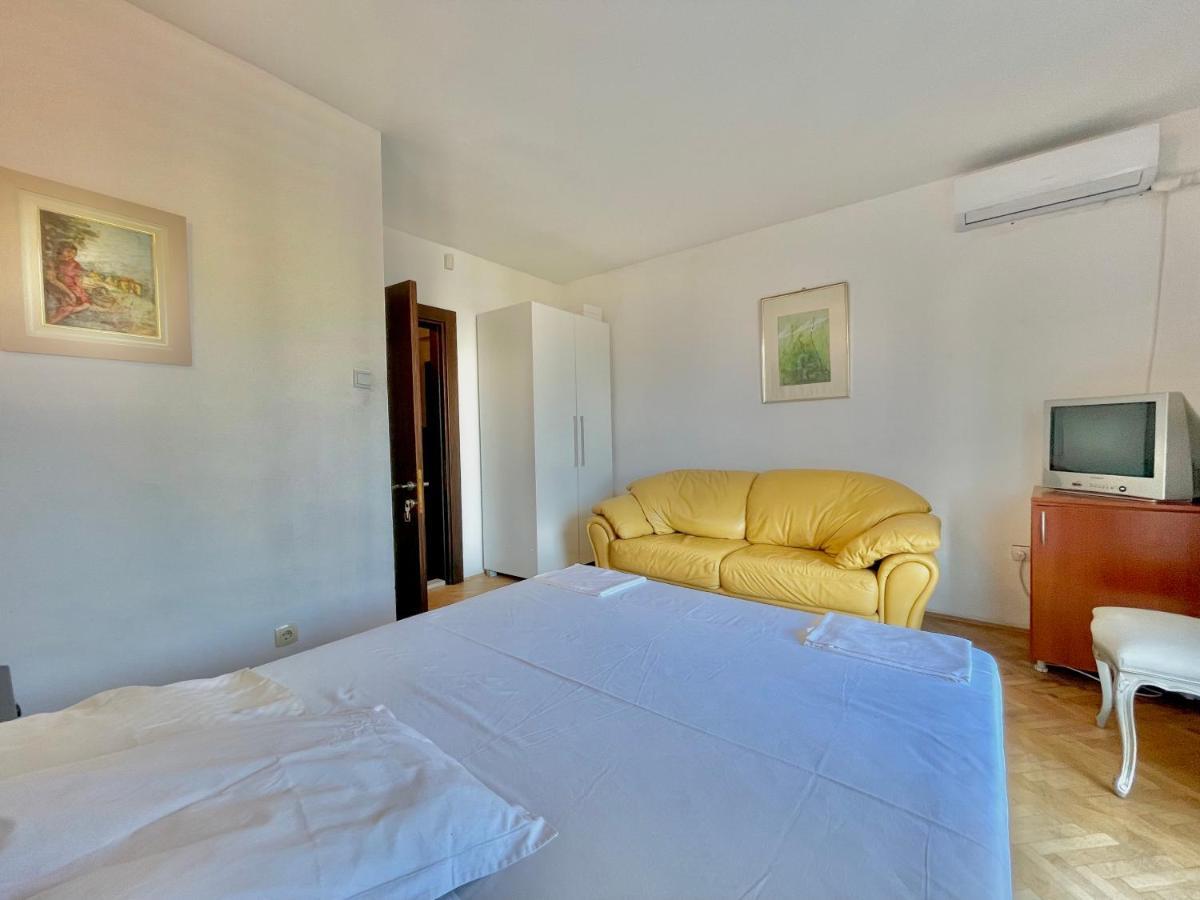 Sea View Milo Apartment
